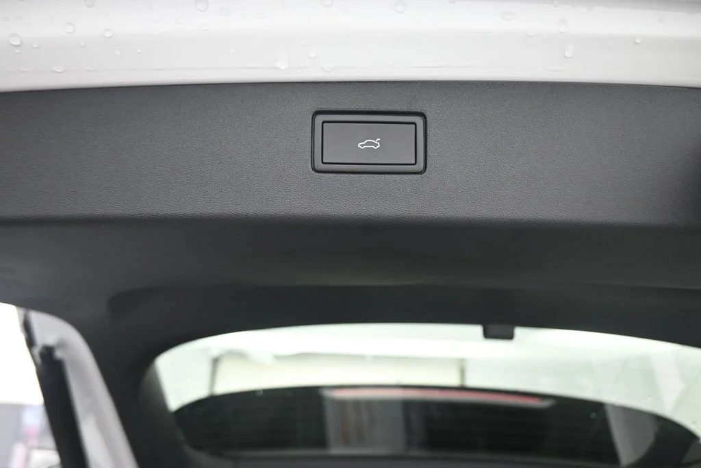 New 2026 White Volkswagen 2.0T SE R-Line Black image 42