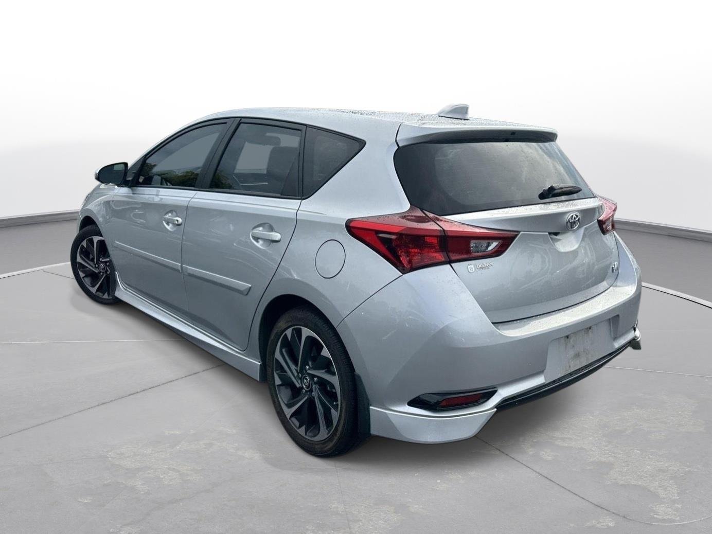 Used 2017 Classic Silver Metallic Toyota Base image 8