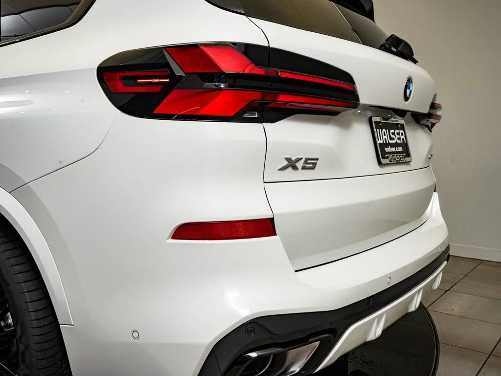 New 2026 Alpine White BMW xDrive40i image 19