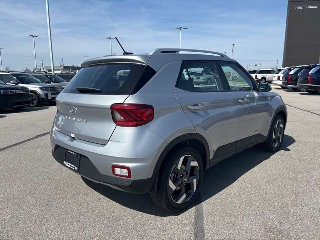 New 2026 Shimmering Silver Hyundai SEL image 7