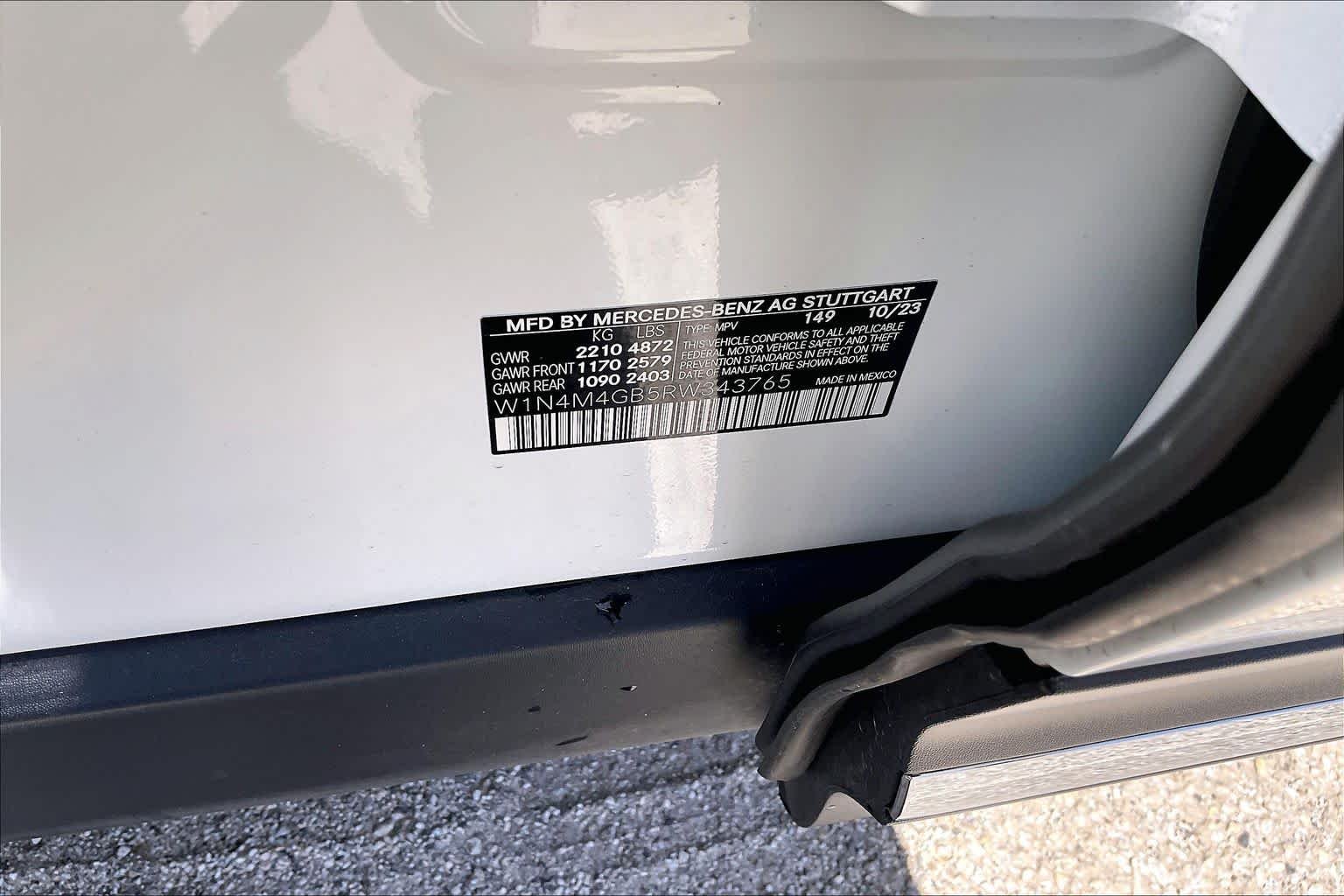 Used 2024 Polar White Mercedes-Benz GLB 250 image 30