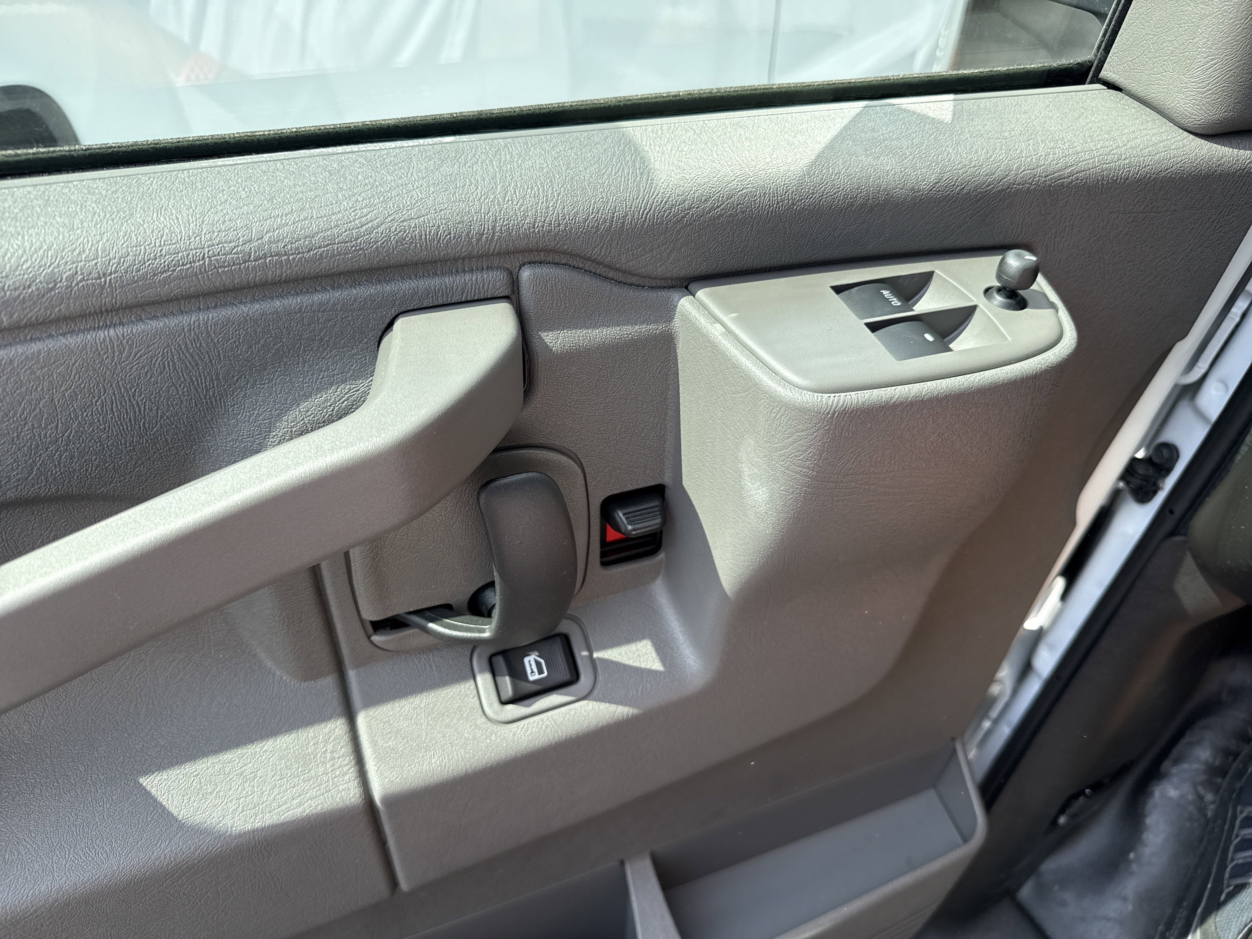 2025 Chevrolet Express Cargo Work Van - Photo 10