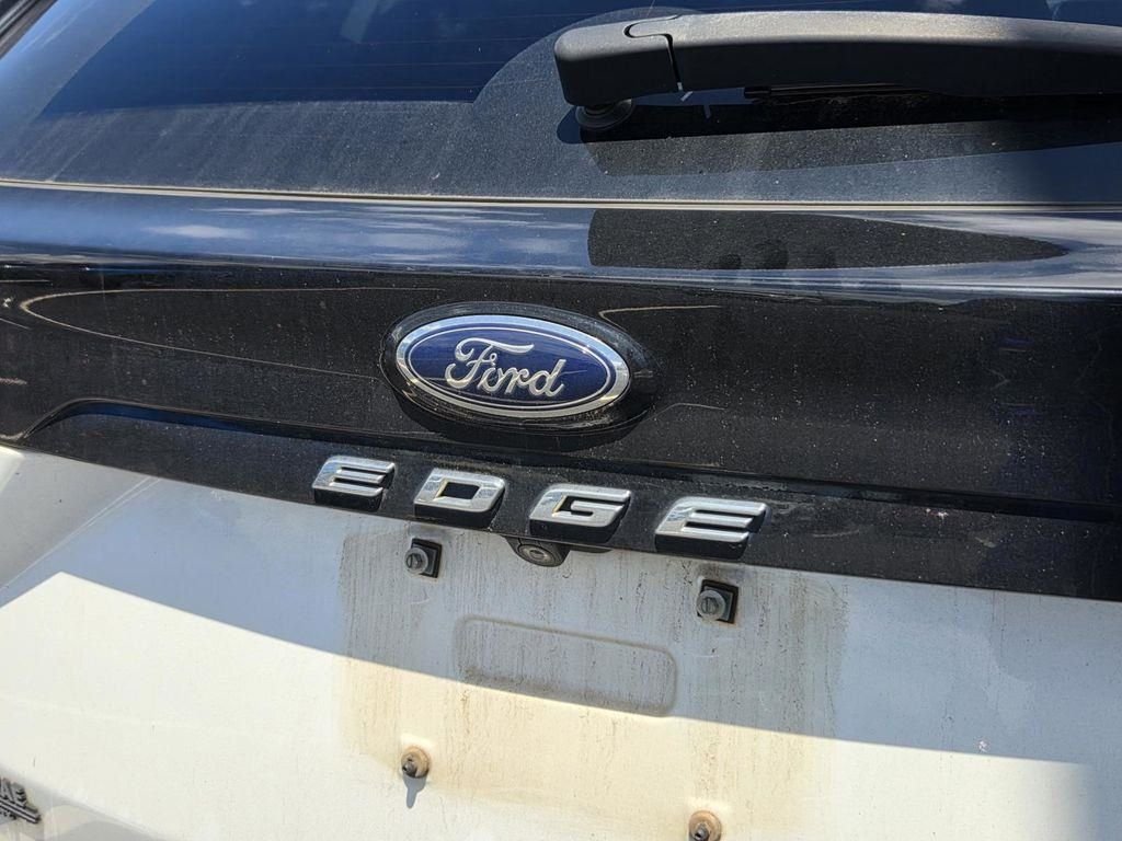 Used 2023 Oxford White Ford SE image 11