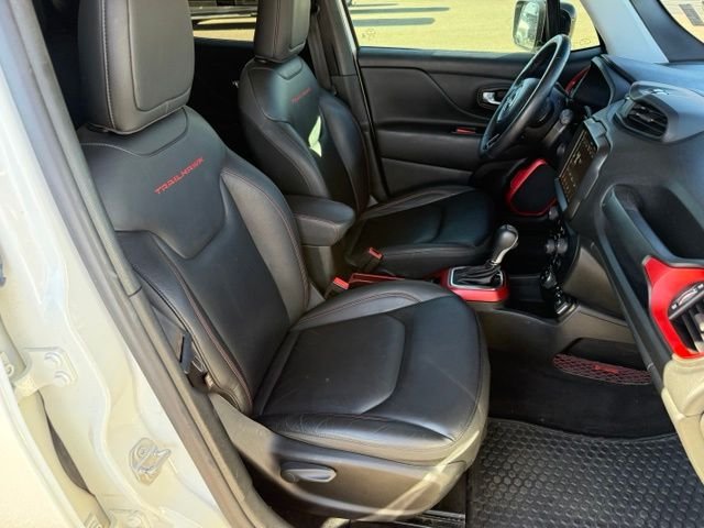 Used 2022 Alpine White Clearcoat Jeep Trailhawk image 32