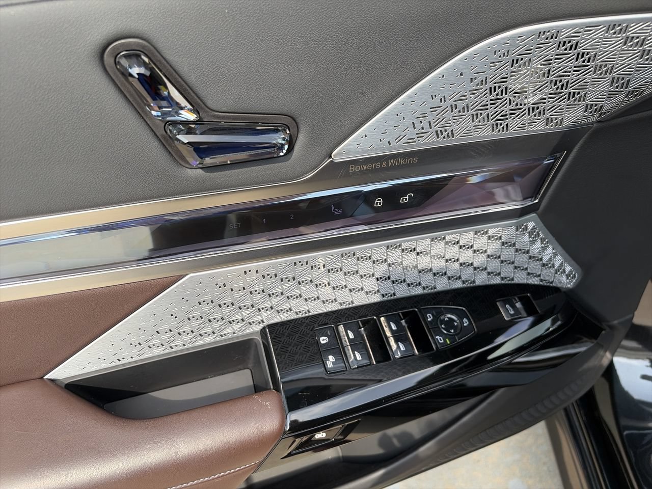 Used 2023 Black Sapphire Metallic BMW 740i image 19