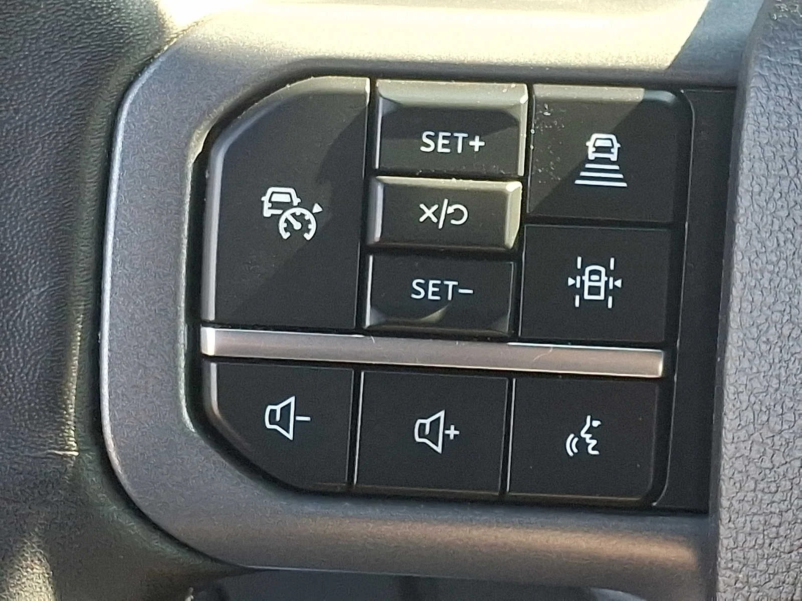 Used 2024 Agate Black Metallic Ford LARIAT image 21