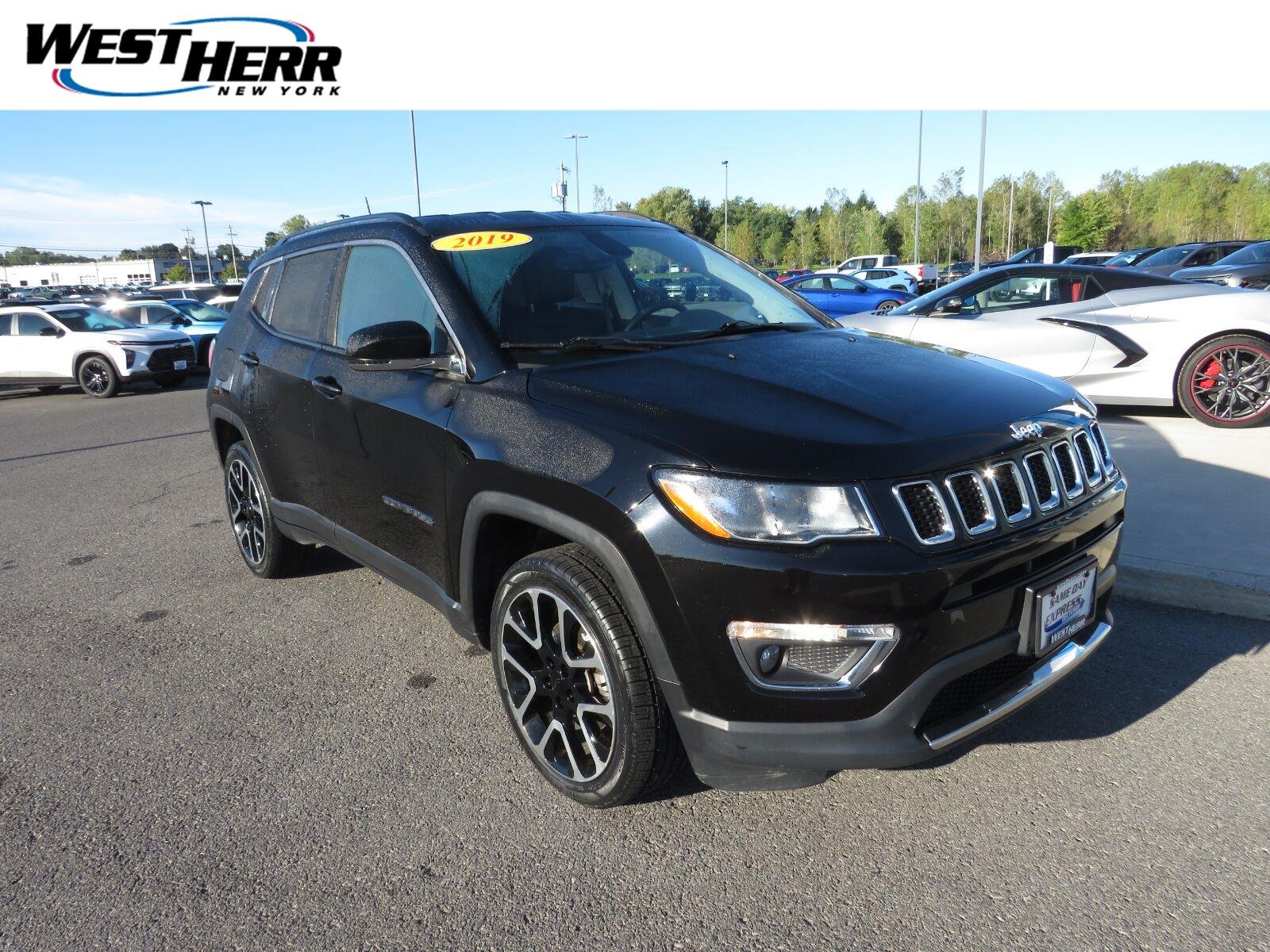 Used 2019 Diamond Black Crystal Pearlcoat Jeep Limited image 1