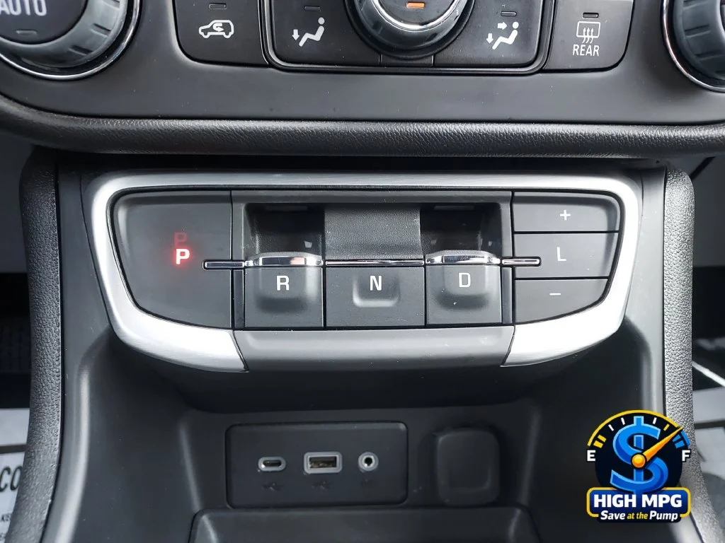 Used 2023 Silver GMC SLE image 20