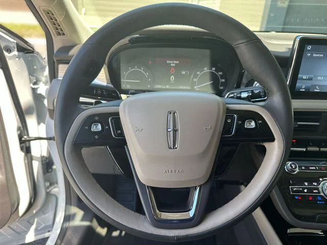Used 2020 White Lincoln Standard image 15