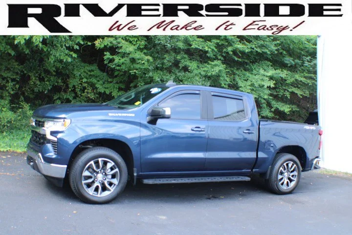Used 2023 Northsky Blue Metallic Chevrolet LT image 4