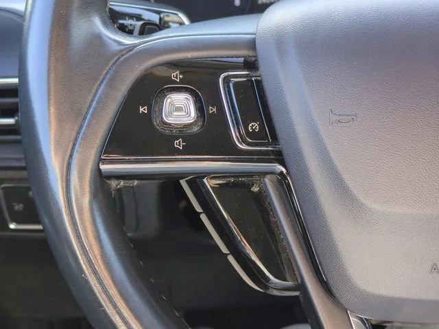 Used 2020 White Lincoln Standard image 16
