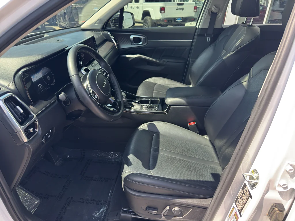 Used 2023 Glacial White Pearl Kia SX image 23