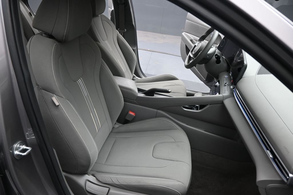 Used 2024 Silver Hyundai SEL image 24