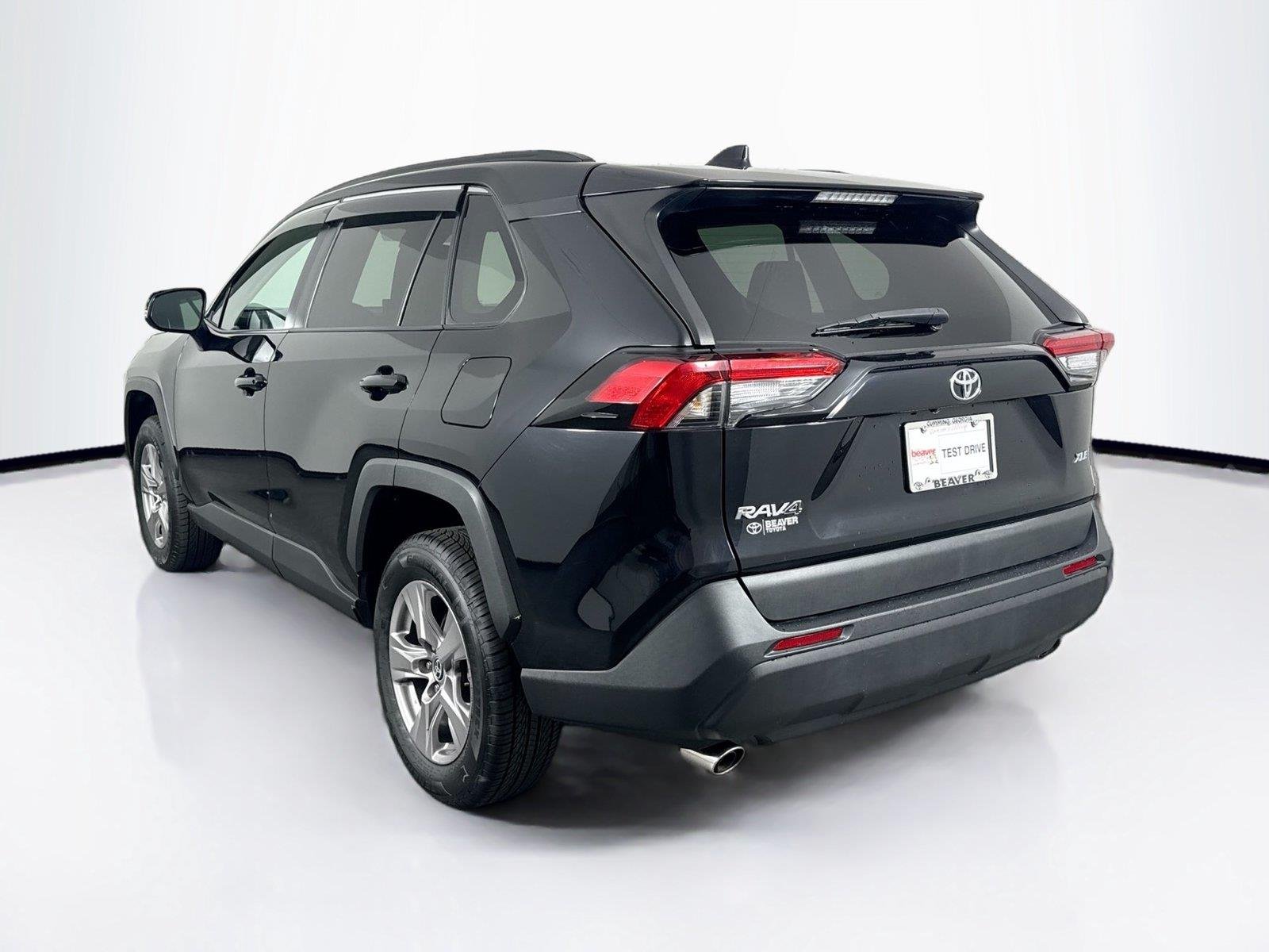 Used 2022 Midnight Black Metallic Toyota XLE image 8