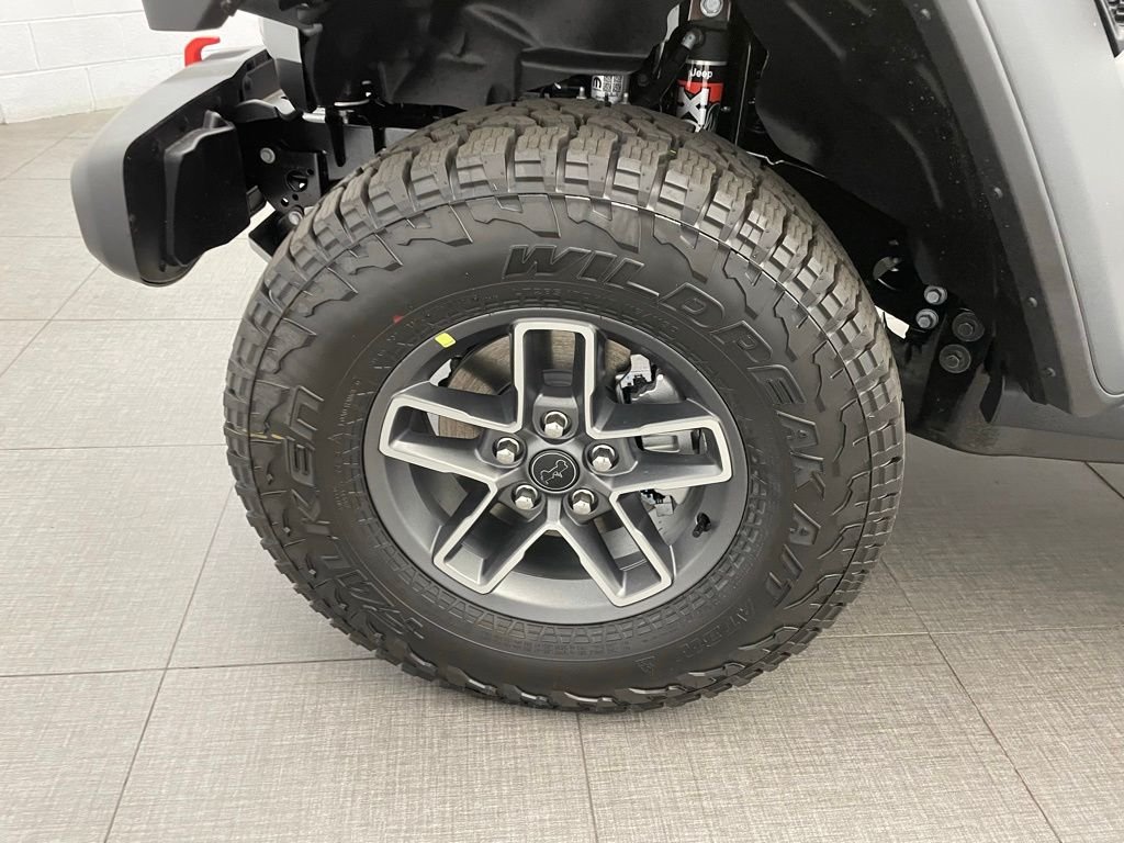 New 2026 Bright White Clear-Coat Exterior Paint Jeep Mojave image 8