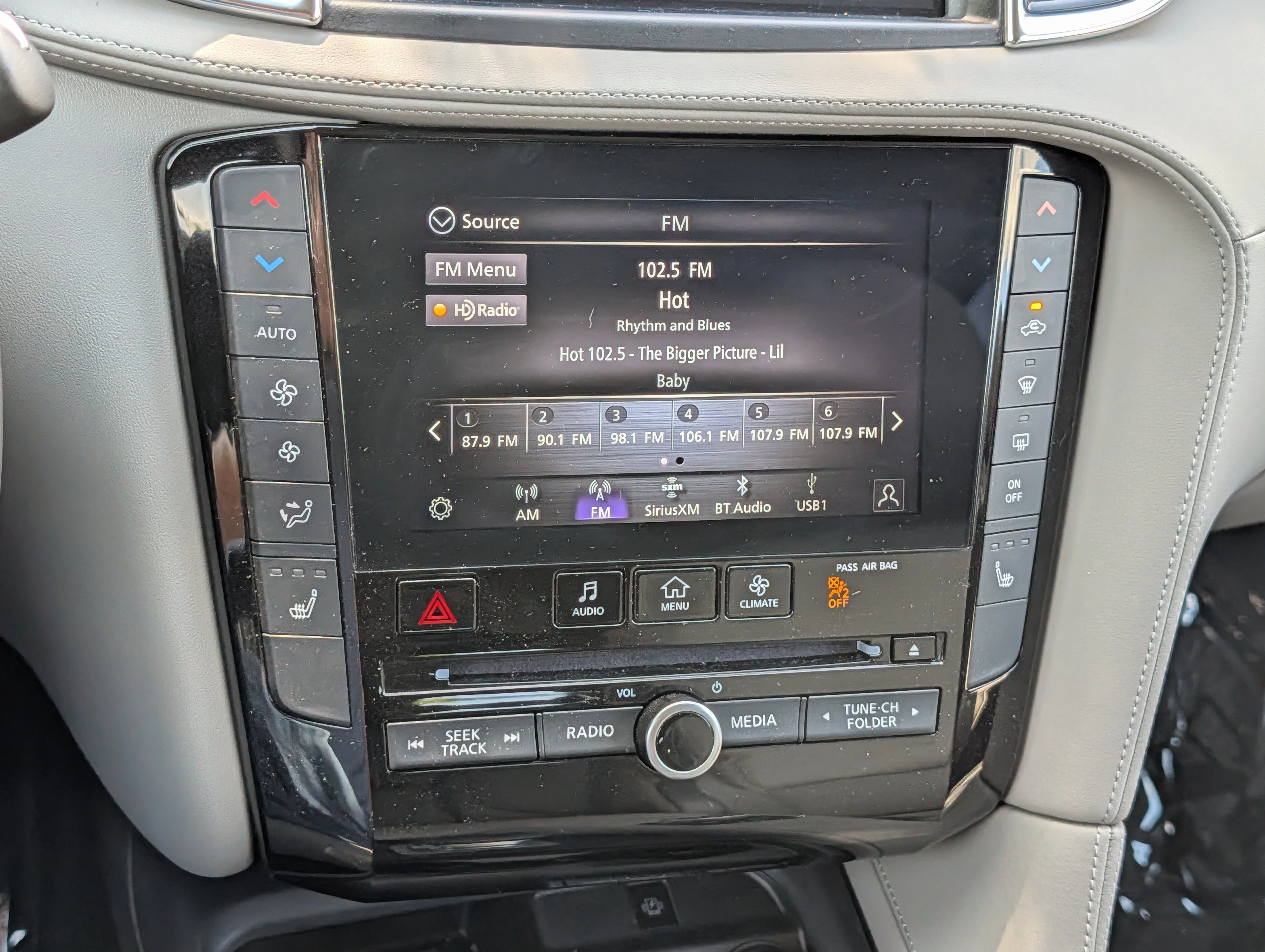 Used 2024 Radiant White INFINITI LUXE image 22