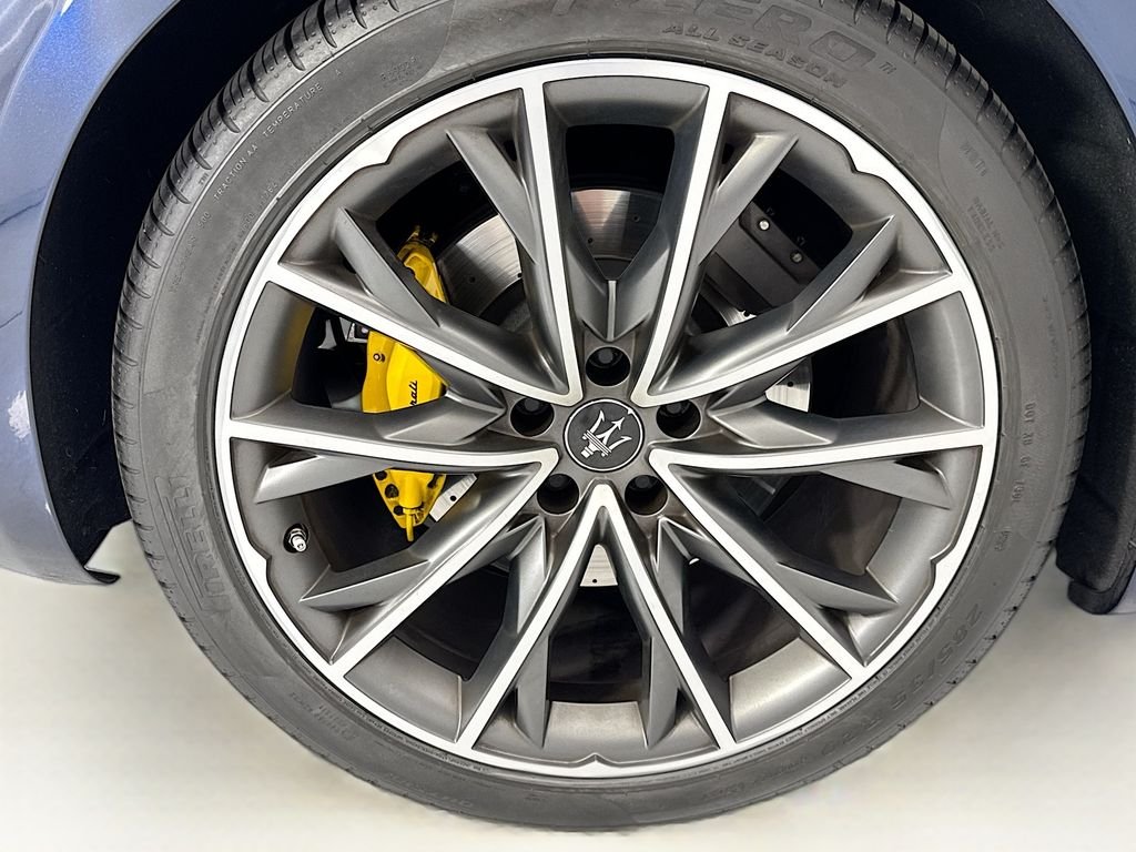 Used 2023  Maserati Modena image 31