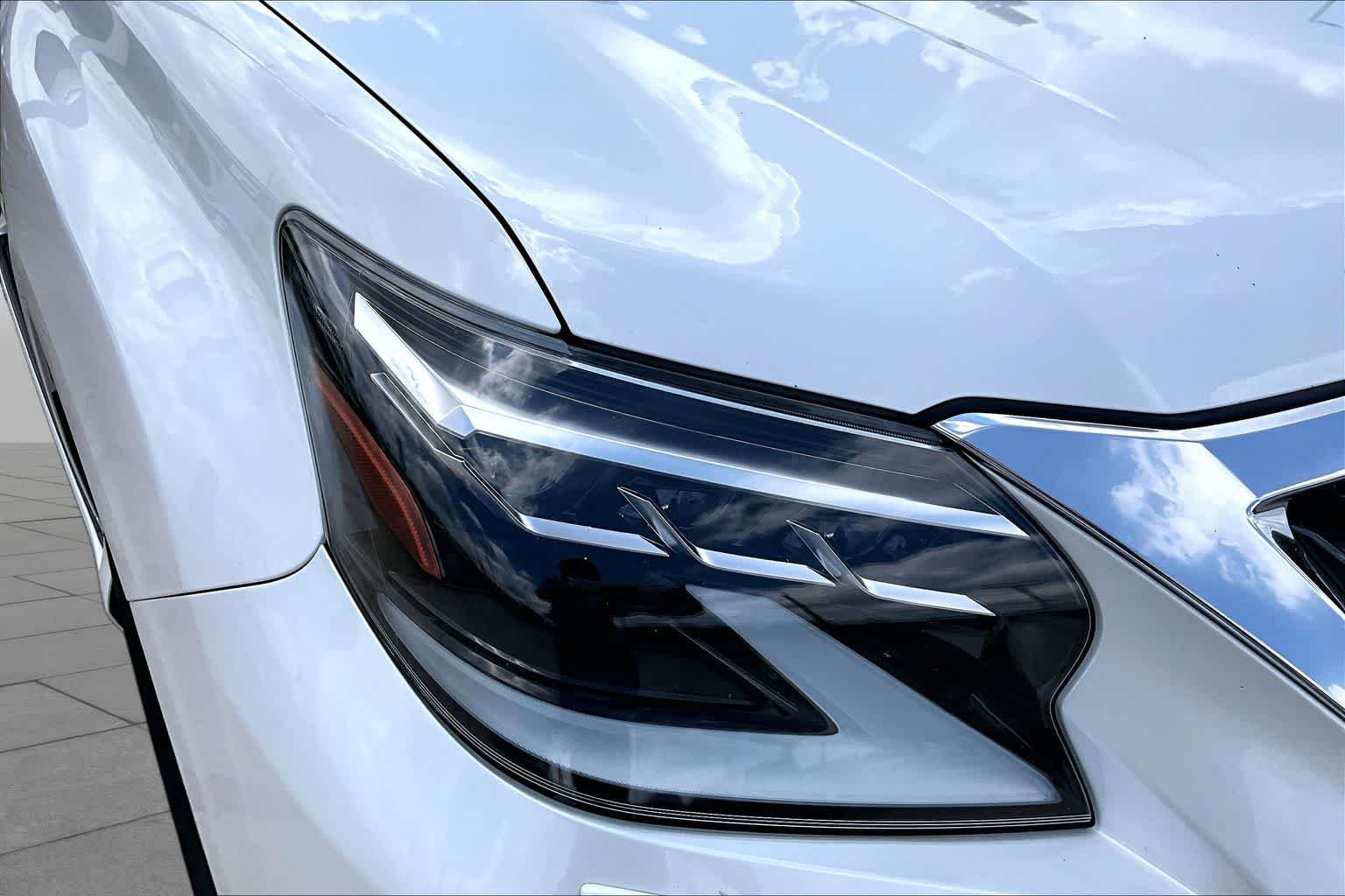 Used 2020 Starfire Pearl Lexus Premium image 28