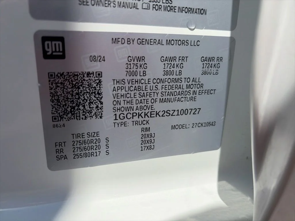 Used 2025 White Chevrolet LT image 36