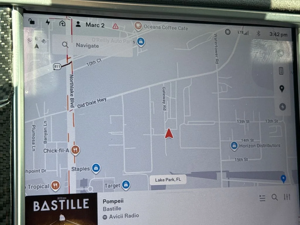 Used 2017  Tesla 75 image 19