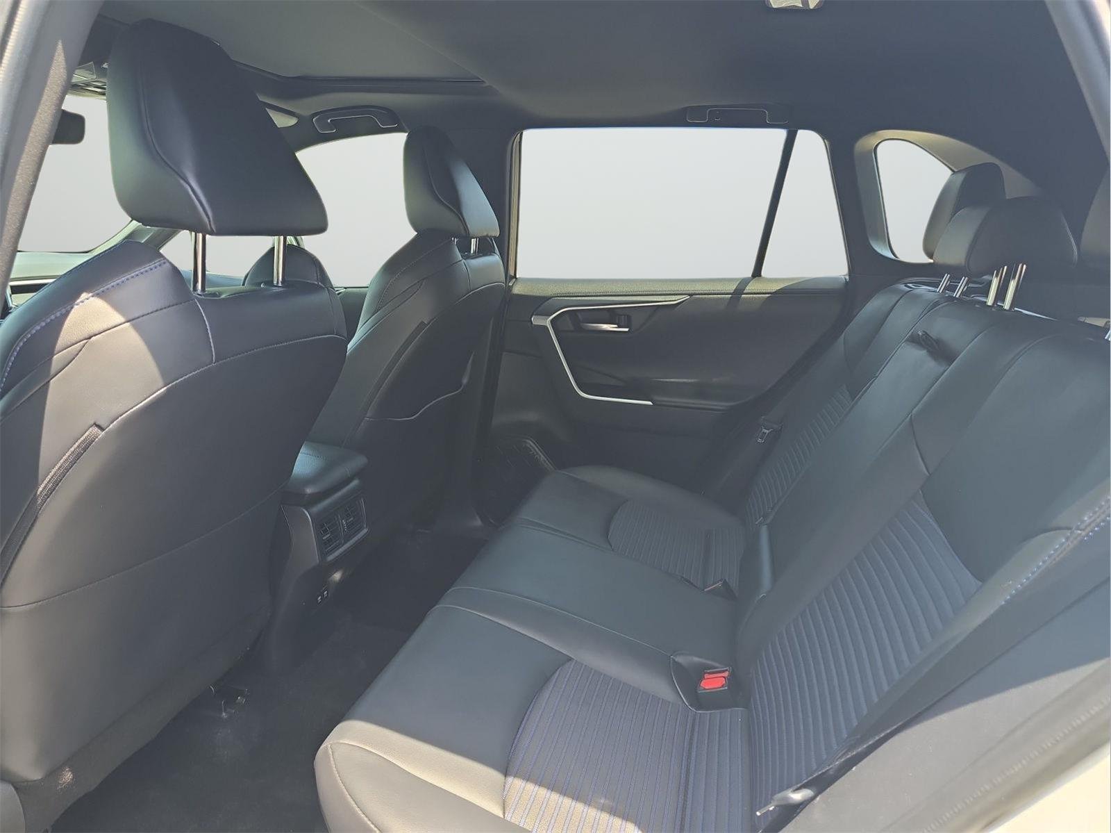 Used 2020 Blizzard Pearl w/Midnight Black Metallic Roof Toyota XSE image 19