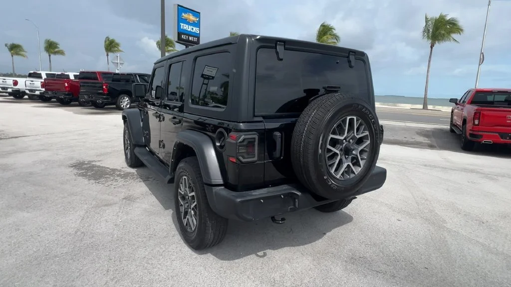 Used 2023 Black Jeep Sport S image 7
