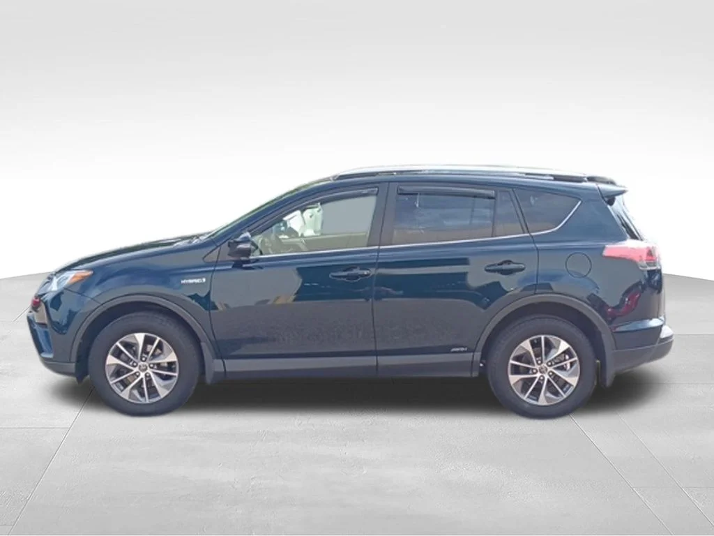 Used 2018 Galactic Aqua Mica Toyota XLE image 4