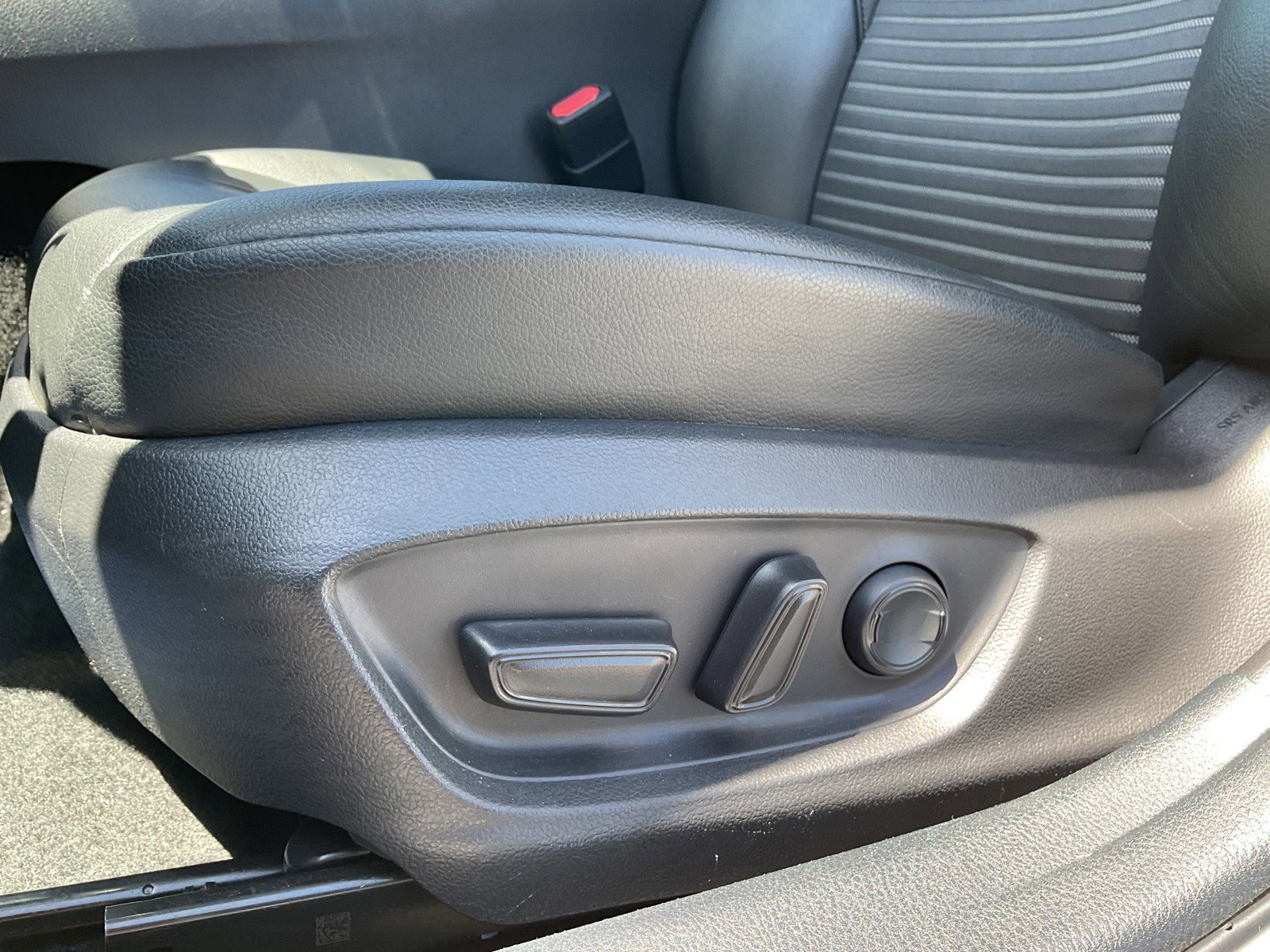 Certified Used 2022 White Toyota SE image 15