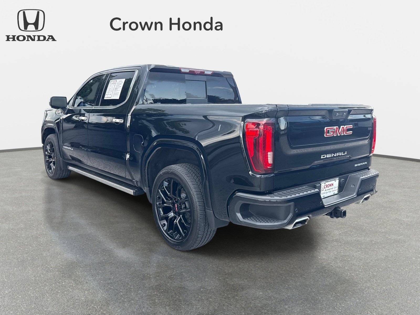 Used 2025 Onyx Black GMC Denali image 3