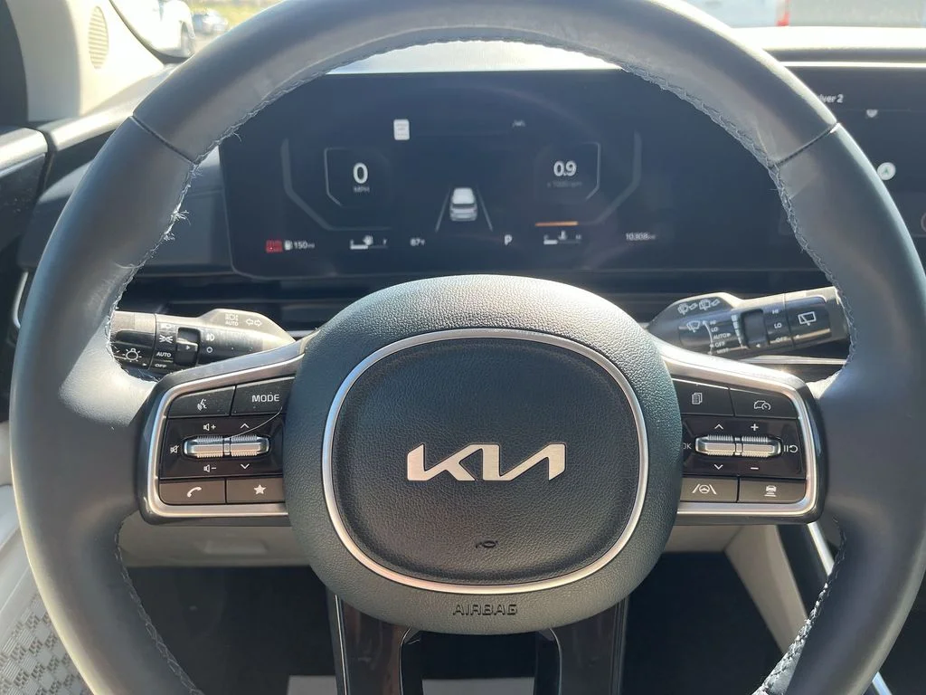 Used 2025 White Kia SX Prestige image 14