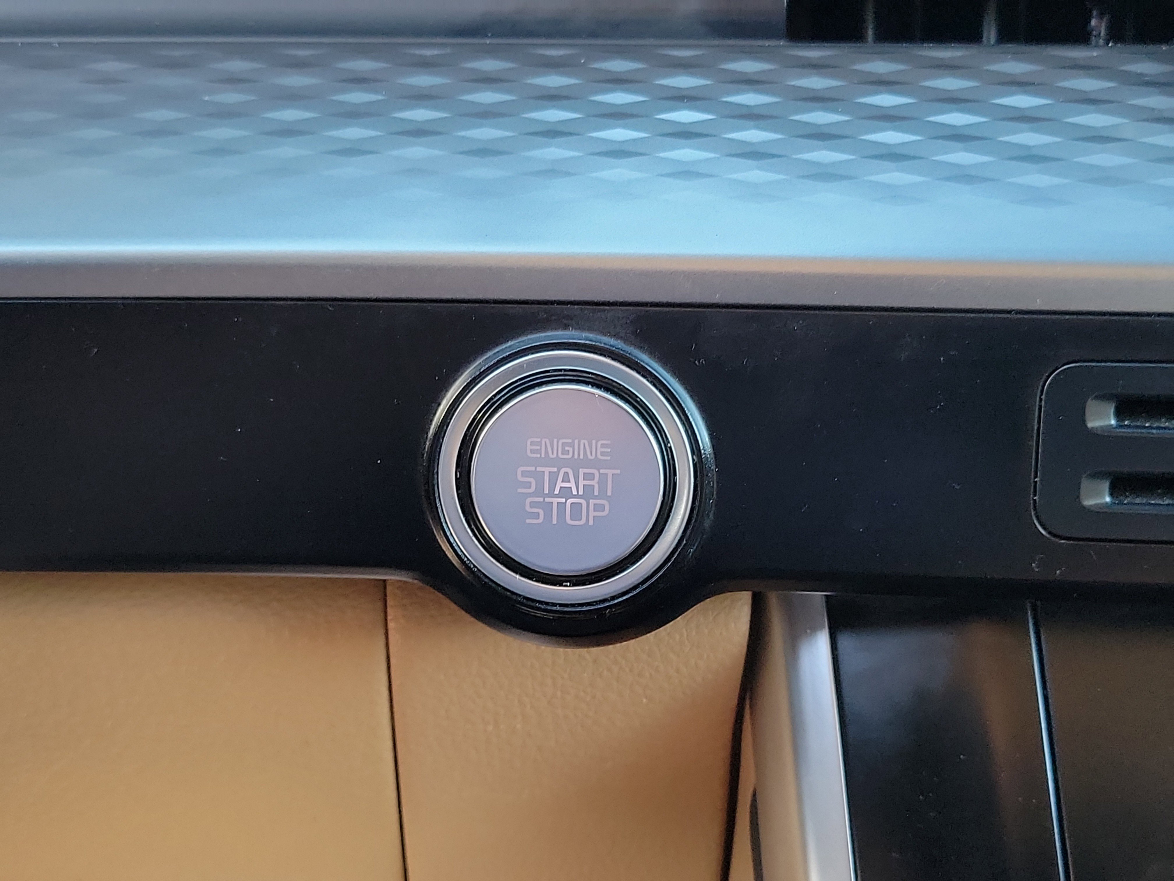 2024 Kia Carnival LX Seat Pkg - Photo 12