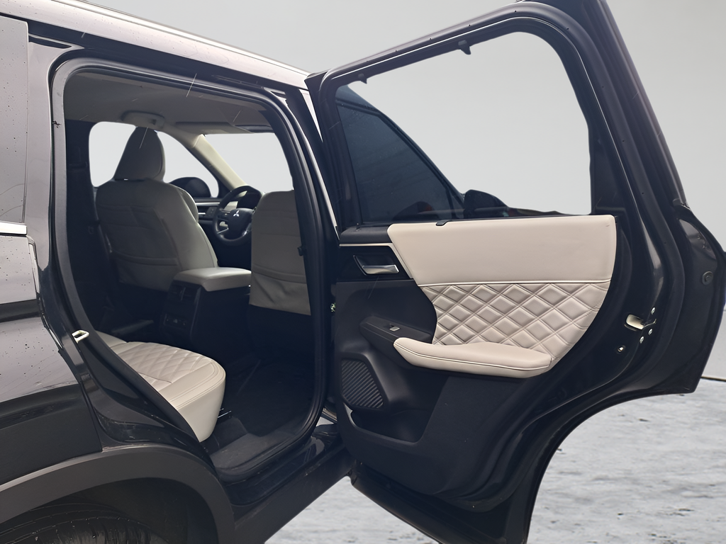 2023 Mitsubishi Outlander SEL - Photo 13