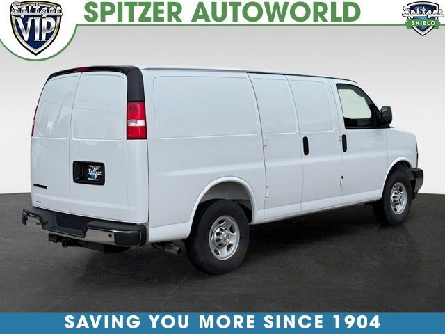New 2025 Summit White Chevrolet WT image 5