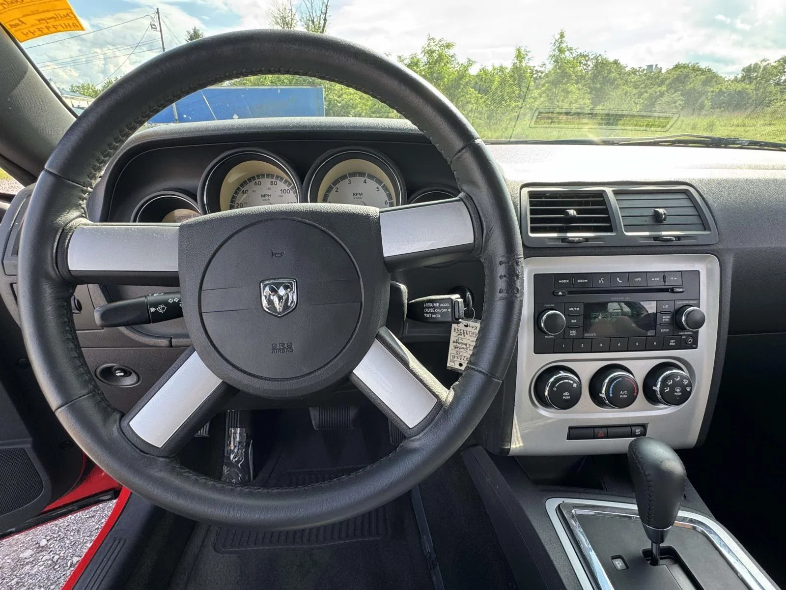 Used 2010 Torred Dodge SE image 2
