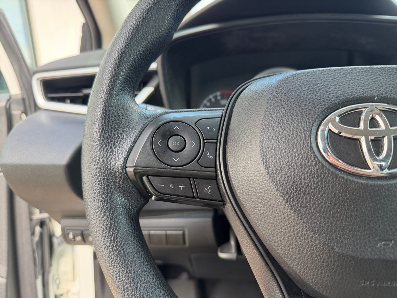 Used 2020 Super White Toyota LE image 11