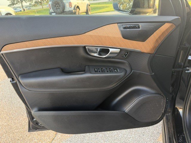Certified Used 2023 Onyx Black Metallic Volvo Plus Bright Theme image 9