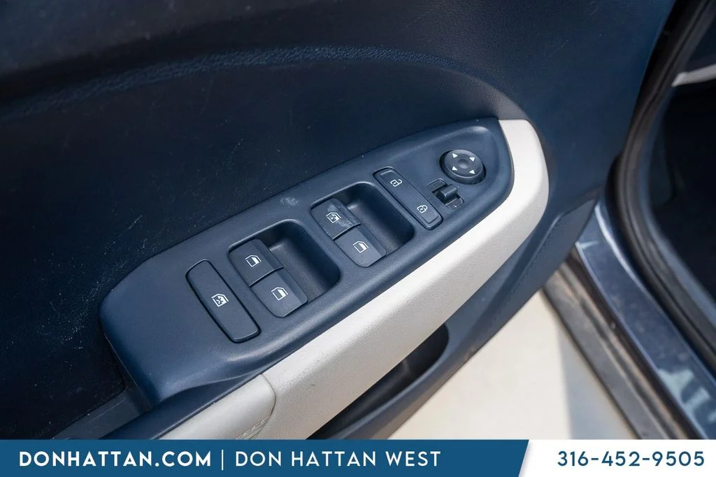 Used 2022 White Hyundai Limited image 18