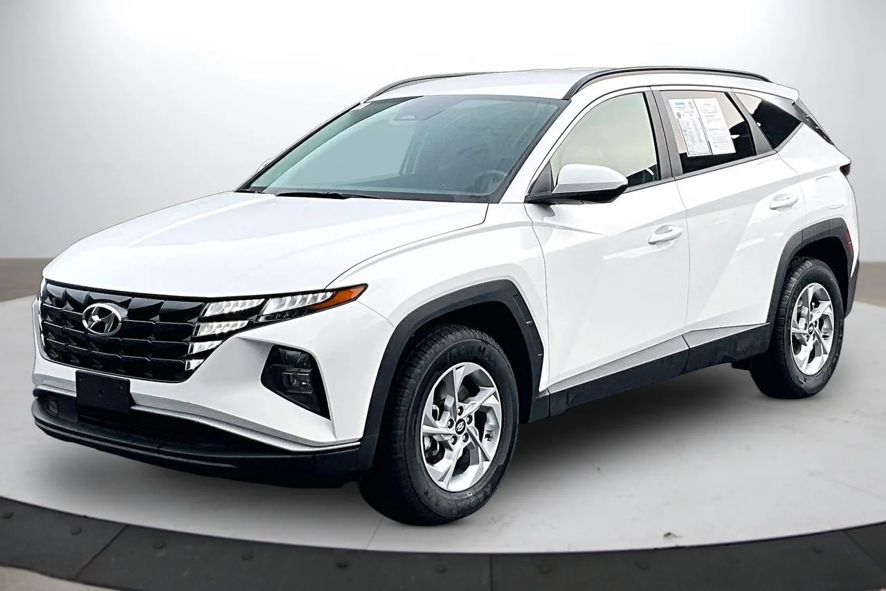 Certified Used 2024 White Hyundai SEL image 4