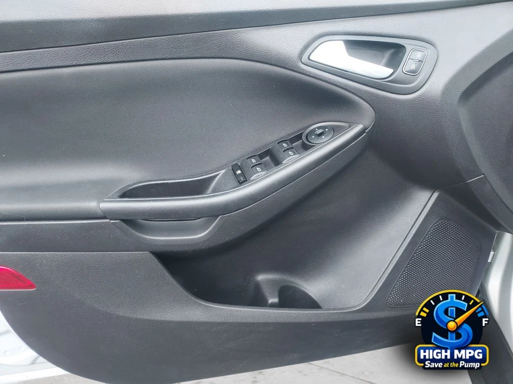 Used 2015 Silver Ford SE image 29