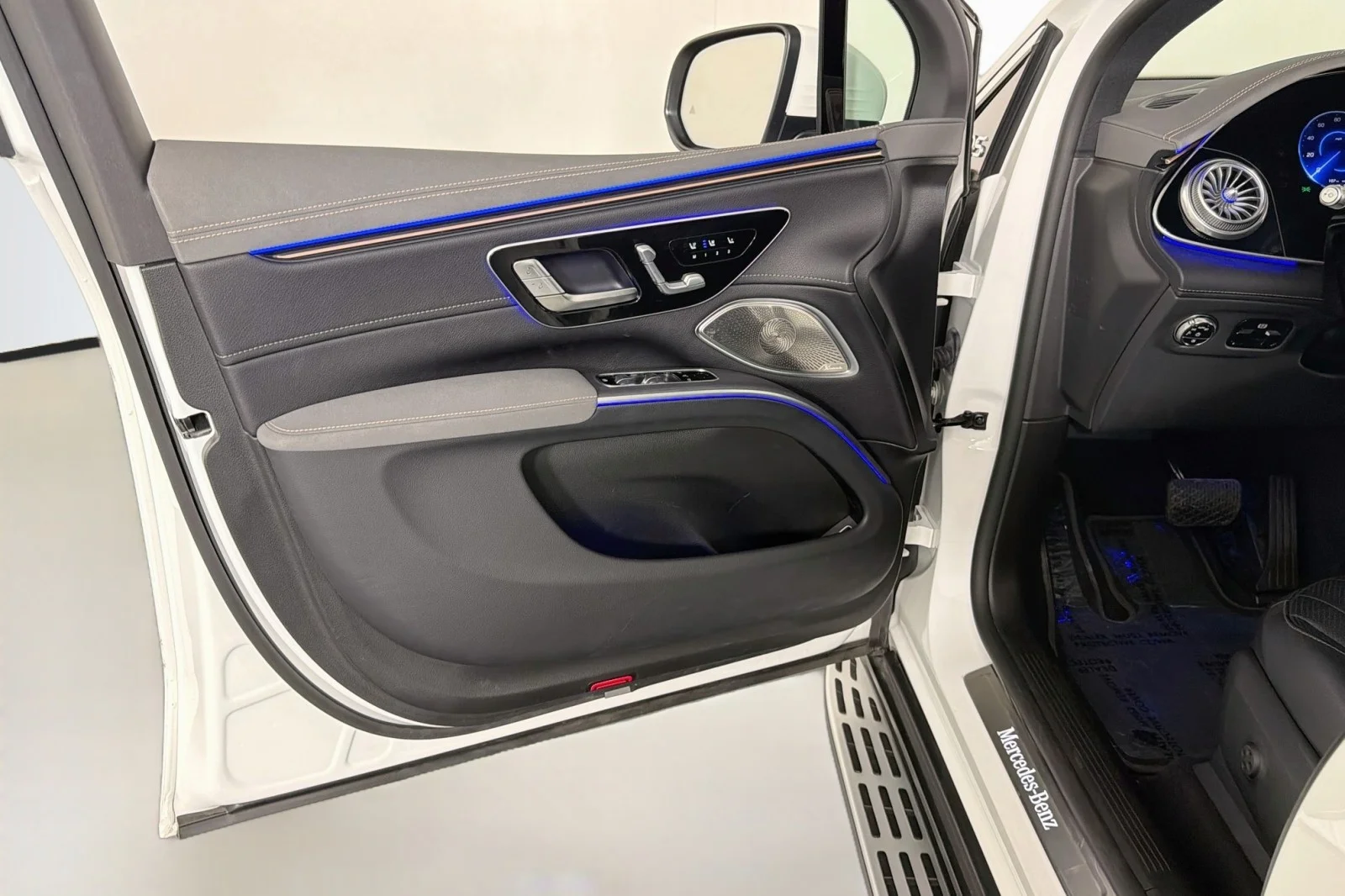 Certified Used 2024 Polar White Mercedes-Benz EQS 450 image 21