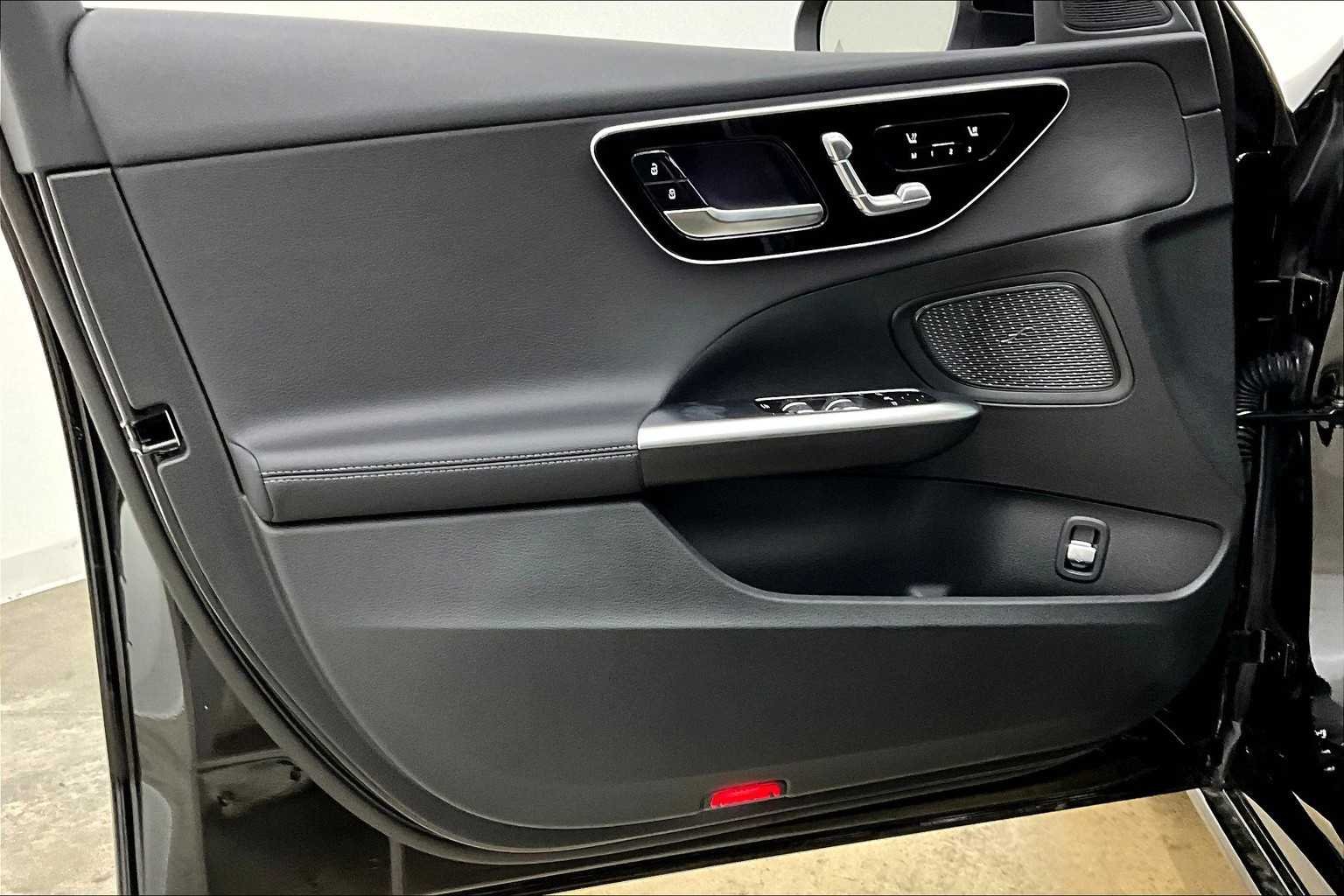 2025 Mercedes-Benz C-Class Sedan C 300 - Photo 10