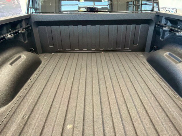 New 2027 Diamond Black Crystal Pearl-Coat Exterior Paint RAM Laramie image 7