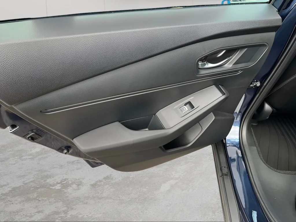 Used 2025 Blue Honda SE image 10
