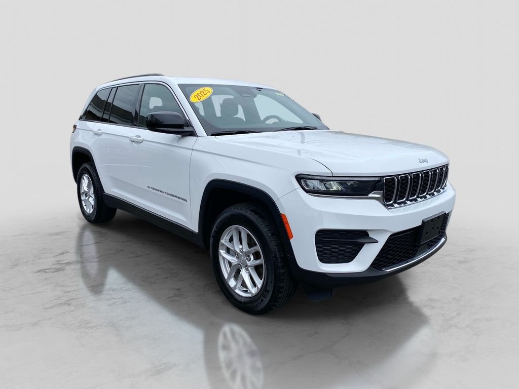 Used 2025 White Jeep Laredo X image 11