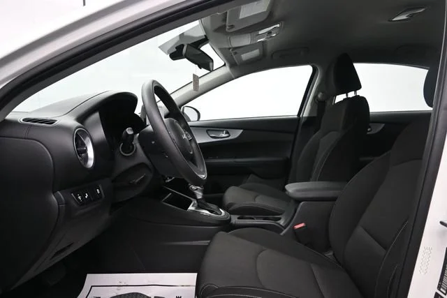 Used 2022 Snow White Pearl Kia LXS image 10