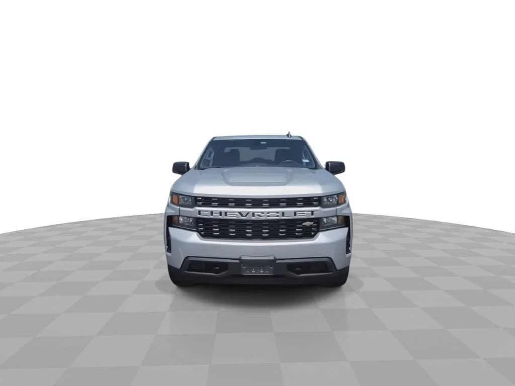 Used 2022 SILVER ICE METALLIC Chevrolet Custom image 3