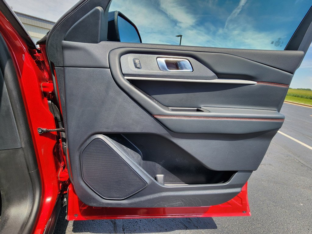Used 2025 Rapid Red Metallic Tinted Clearcoat Ford ST-Line image 26