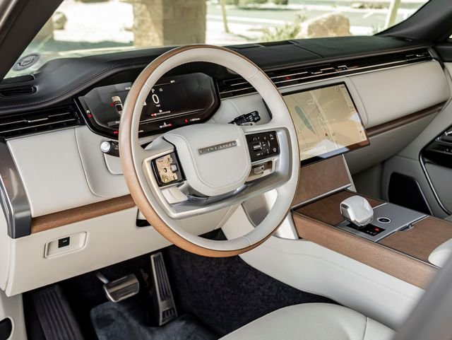 Used 2025 Icy White Gloss Land Rover SV image 16