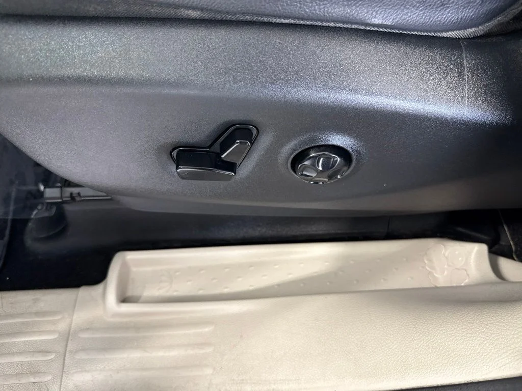 Used 2017 Gray Chrysler Touring L image 14
