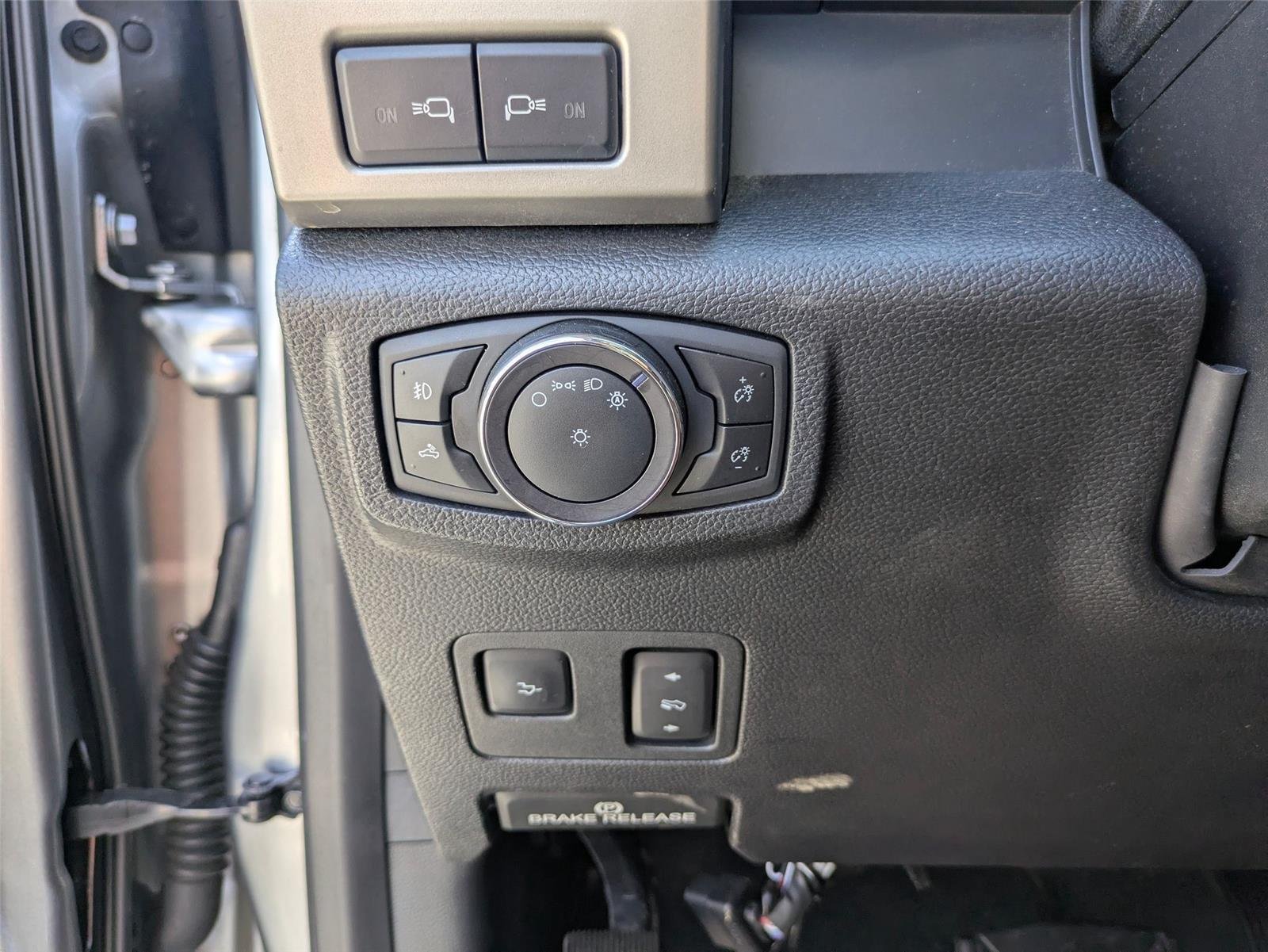 Used 2020 Iconic Silver Metallic Ford LARIAT image 16